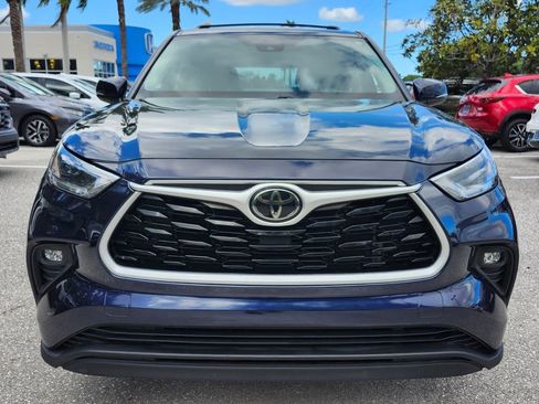 Used 2021 Toyota Highlander LE image 2