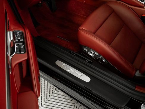 Certified 2024 Porsche 718 Cayman image 8