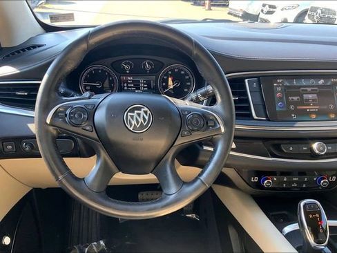 Used 2018 Buick Enclave Essence FWD image 4