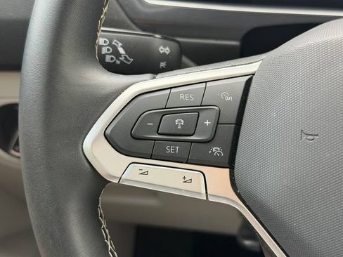 Certified 2024 Volkswagen Tiguan SE FWD image 29
