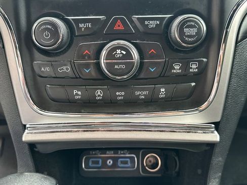 Used 2019 Jeep Grand Cherokee Laredo AWD/4WD image 32