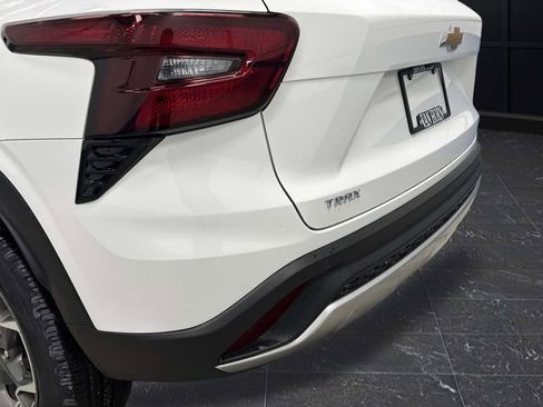 New 2026 Chevrolet Trax LT w/ Driver Confidence Package image 30