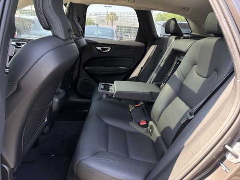 Certified 2025 Volvo XC60 B5 Plus AWD/4WD image 32