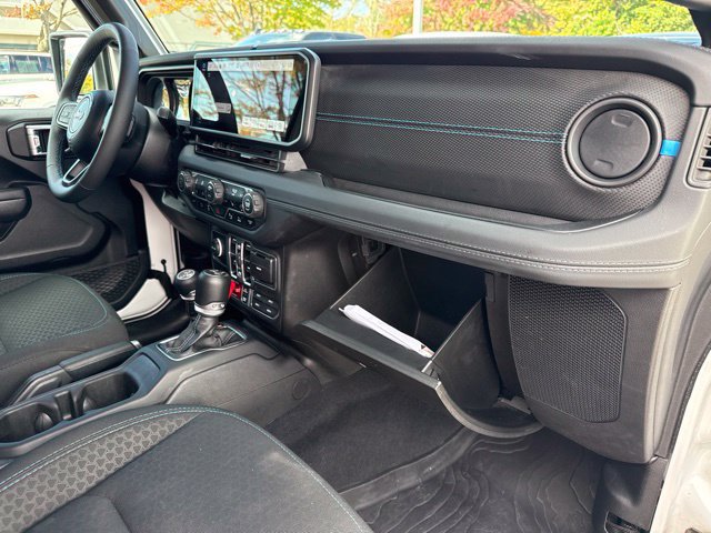 Used 2024 Jeep Wrangler Unlimited Rubicon 4xe w/ Technology Group AWD/4WD image 27