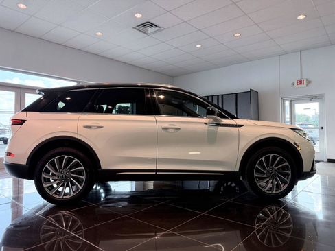Used 2023 Lincoln Corsair Reserve AWD/4WD image 15