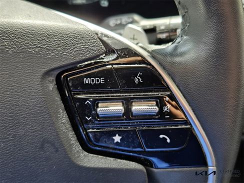 Certified 2023 Kia Niro EX Touring image 28