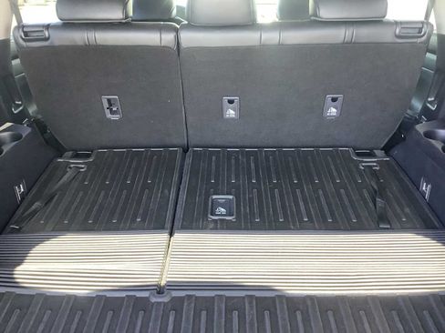 Used 2022 Toyota Highlander XLE AWD/4WD image 14