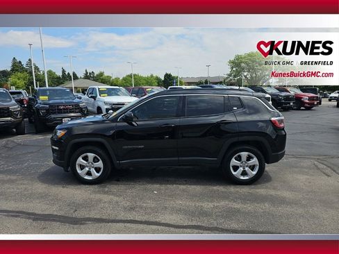 Used 2019 Jeep Compass Latitude w/ Cold Weather Group AWD/4WD image 9