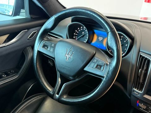 Used 2017 Maserati Levante w/ Luxury Package image 11