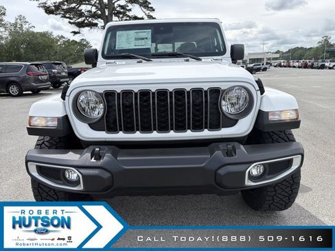 New 2024 Jeep Gladiator Sport AWD/4WD image 3