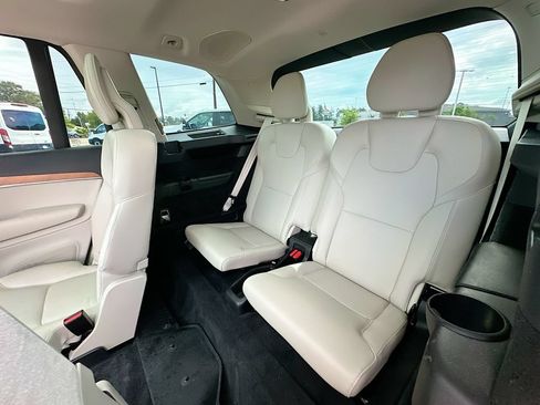 Used 2022 Volvo XC90 T6 Momentum w/ Advanced Package AWD/4WD image 28