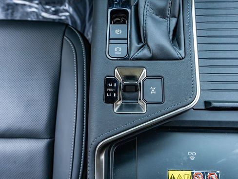 Used 2024 Lexus GX 550 w/ Accessory Package (Z1) AWD/4WD image 27