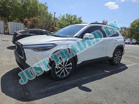 Used 2022 Toyota Corolla Cross XLE w/ Convenience Package image 1