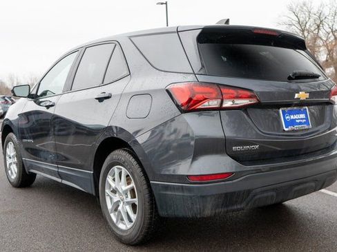 Used 2022 Chevrolet Equinox LS w/ LS Convenience Package AWD/4WD image 8