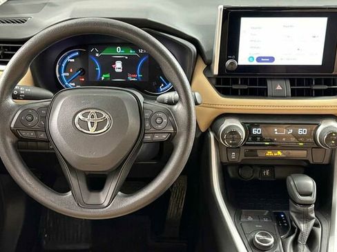 Used 2025 Toyota RAV4 XLE image 16