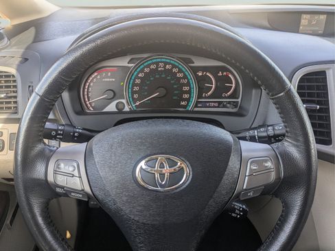 Used 2010 Toyota Venza FWD image 25