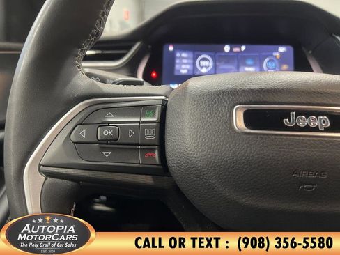 Used 2023 Jeep Grand Cherokee Altitude image 28