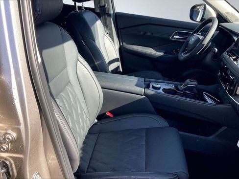 New 2026 Nissan Rogue Platinum w/ Platinum Premium Package image 9