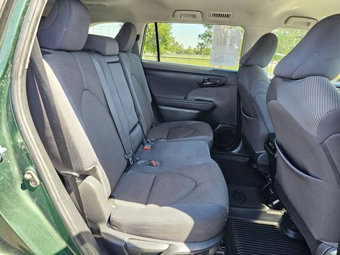 Used 2023 Toyota Highlander L AWD/4WD image 12