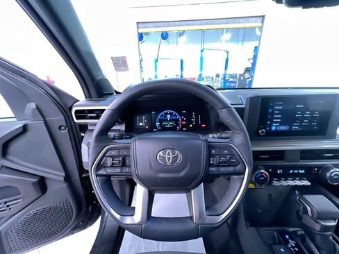 Used 2025 Toyota Tacoma SR5 AWD/4WD image 15
