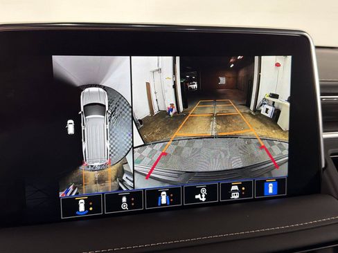 Used 2023 GMC Yukon XL SLT w/ SLT Luxury Package RWD image 31