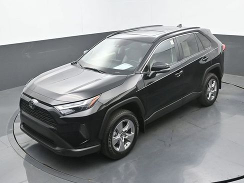 Used 2025 Toyota RAV4 XLE w/ Convenience Package FWD image 32