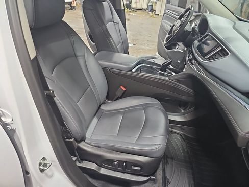 Used 2020 Buick Enclave Essence w/ Sound and Sites Package AWD/4WD image 10