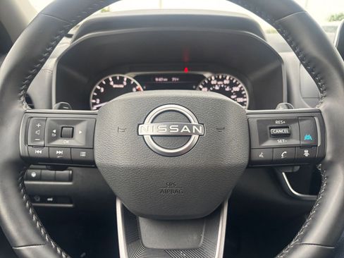 Used 2025 Nissan Rogue SV FWD image 30