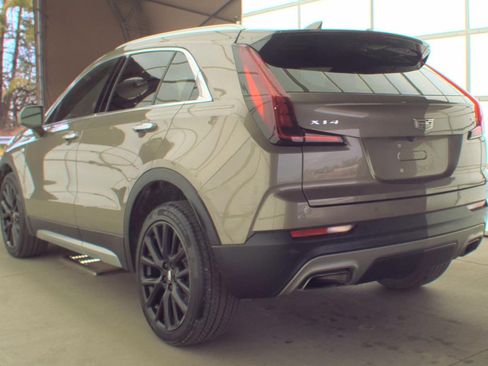 Used 2020 Cadillac XT4 Premium Luxury w/ LPO, Midnight Sport Package AWD/4WD image 4