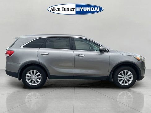 Used 2017 Kia Sorento FWD w/ LX Convenience Package image 9