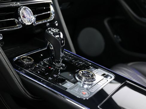 Used 2020 Bentley Flying Spur W12 image 44