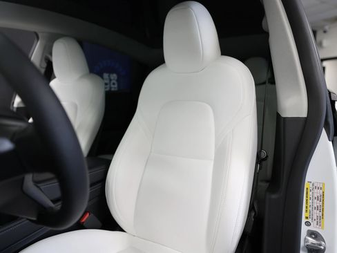 Used 2024 Tesla Model Y Long Range AWD/4WD image 26
