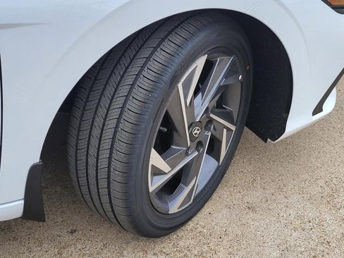 New 2026 Hyundai Elantra Limited FWD image 7