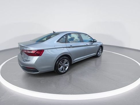 Used 2024 Volkswagen Jetta SE FWD image 8
