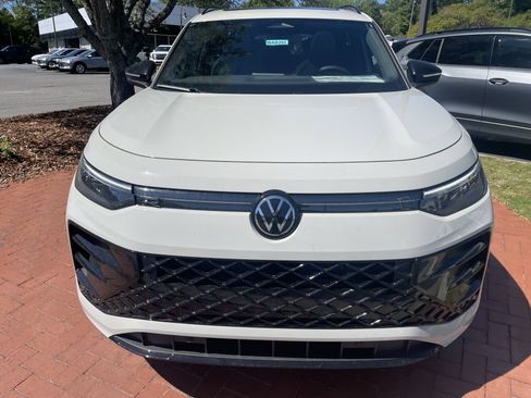 New 2026 Volkswagen Tiguan SE R-Line FWD image 2
