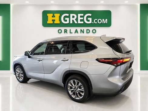 Used 2024 Toyota Highlander Limited AWD/4WD image 2