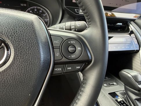 Certified 2024 Toyota Venza XLE AWD/4WD image 26