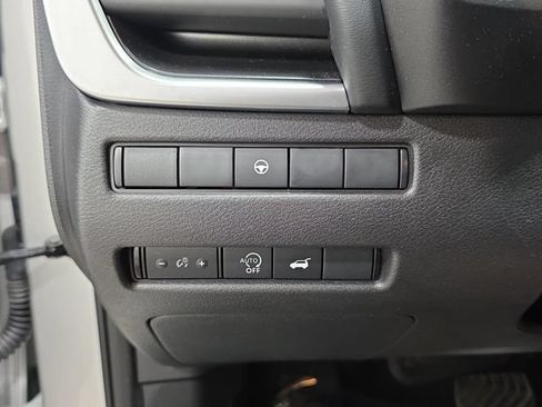 Used 2025 Nissan Rogue SV AWD/4WD image 25