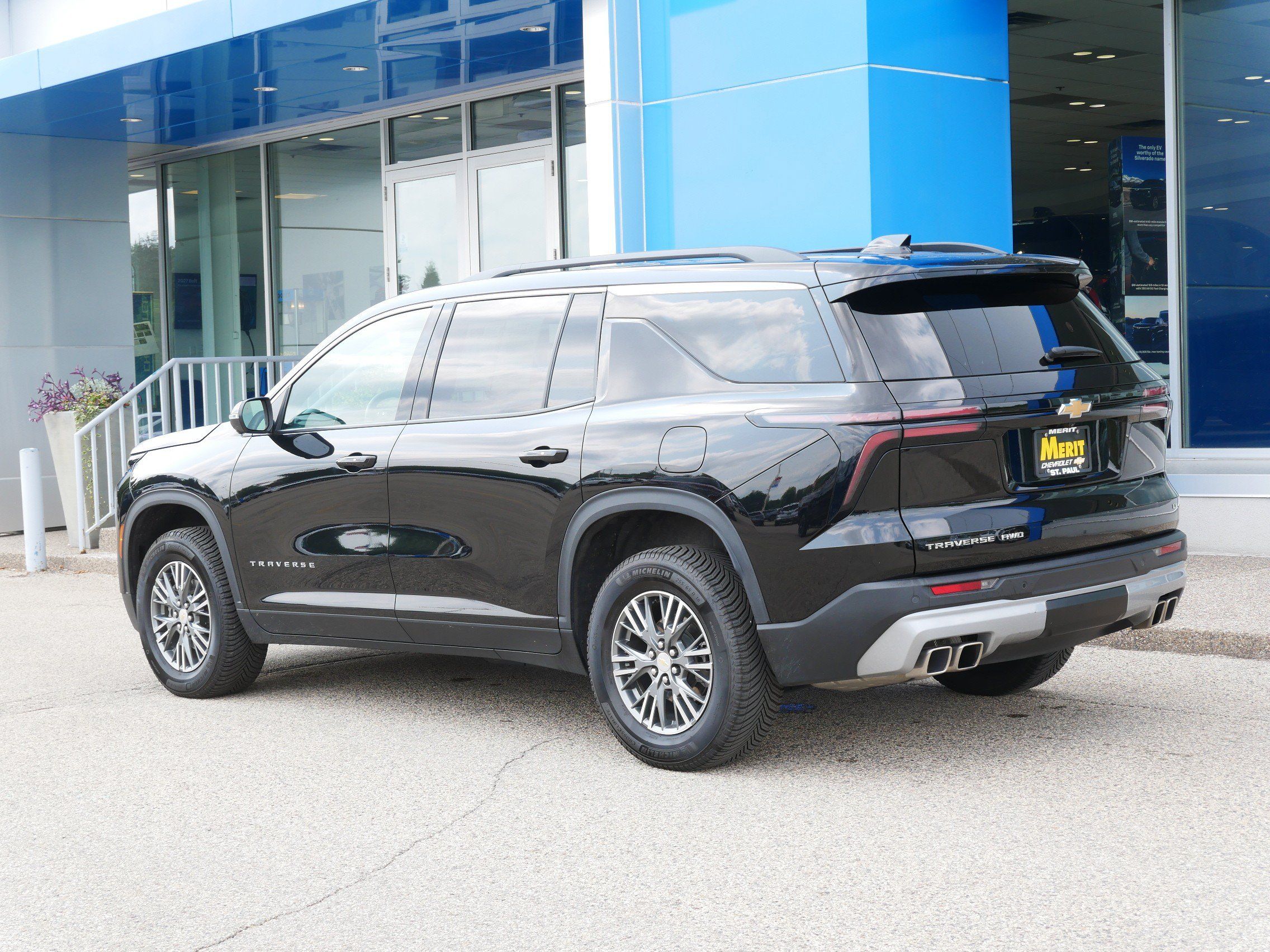 Certified 2024 Chevrolet Traverse LT w/ Trailering Package AWD/4WD image 4