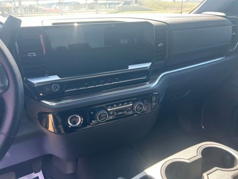 Used 2023 Chevrolet Silverado 1500 LT image 12