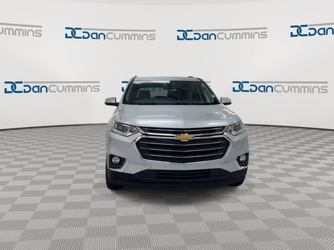 Used 2021 Chevrolet Traverse LT image 3