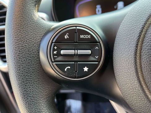 Used 2025 Kia Soul LX w/ LX Technology Package FWD image 17