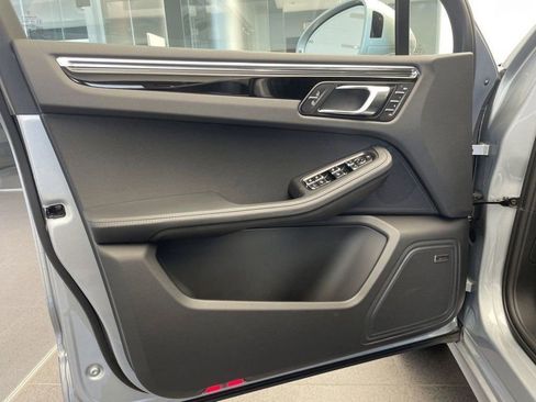 New 2025 Porsche Macan S image 38