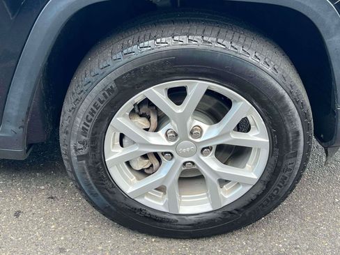 Used 2023 Jeep Grand Cherokee Limited AWD/4WD image 5