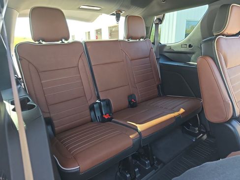 Used 2023 GMC Yukon Denali Ultimate w/ LPO, Floor Liner Package AWD/4WD image 12