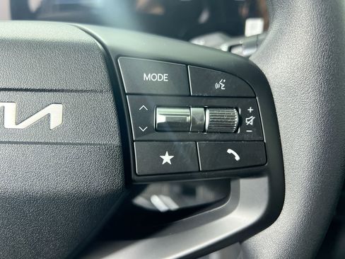 New 2025 Kia K4 LXS image 17