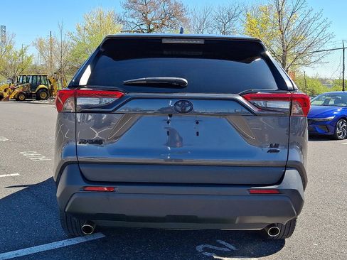 Used 2022 Toyota RAV4 LE image 5