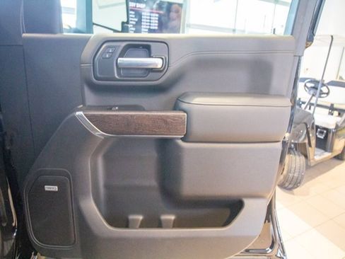 Used 2022 GMC Sierra 3500 Denali w/ Denali Ultimate Package image 9