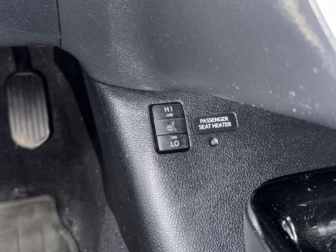 Used 2017 Toyota Prius Prime Premium image 32