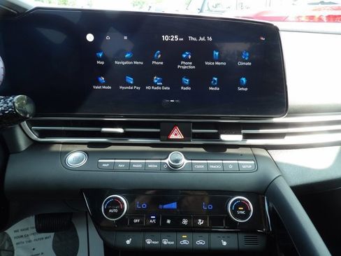Certified 2023 Hyundai Elantra Limited FWD image 22